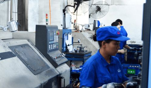 工厂怪象 员工忙碌与效率低下的管理困境与创新出路